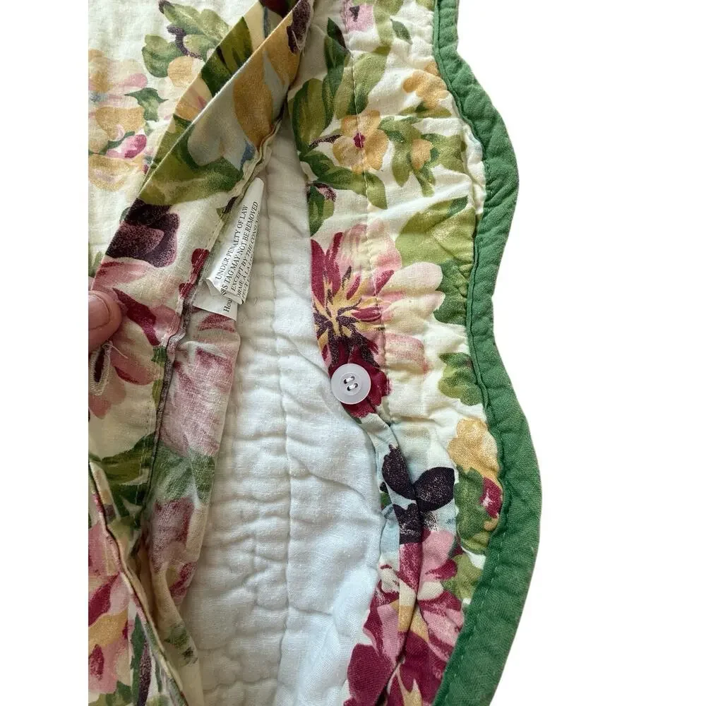 Vintage machine‎ pieced, hand quilted pillow shams cottagecore Floral Scalloped